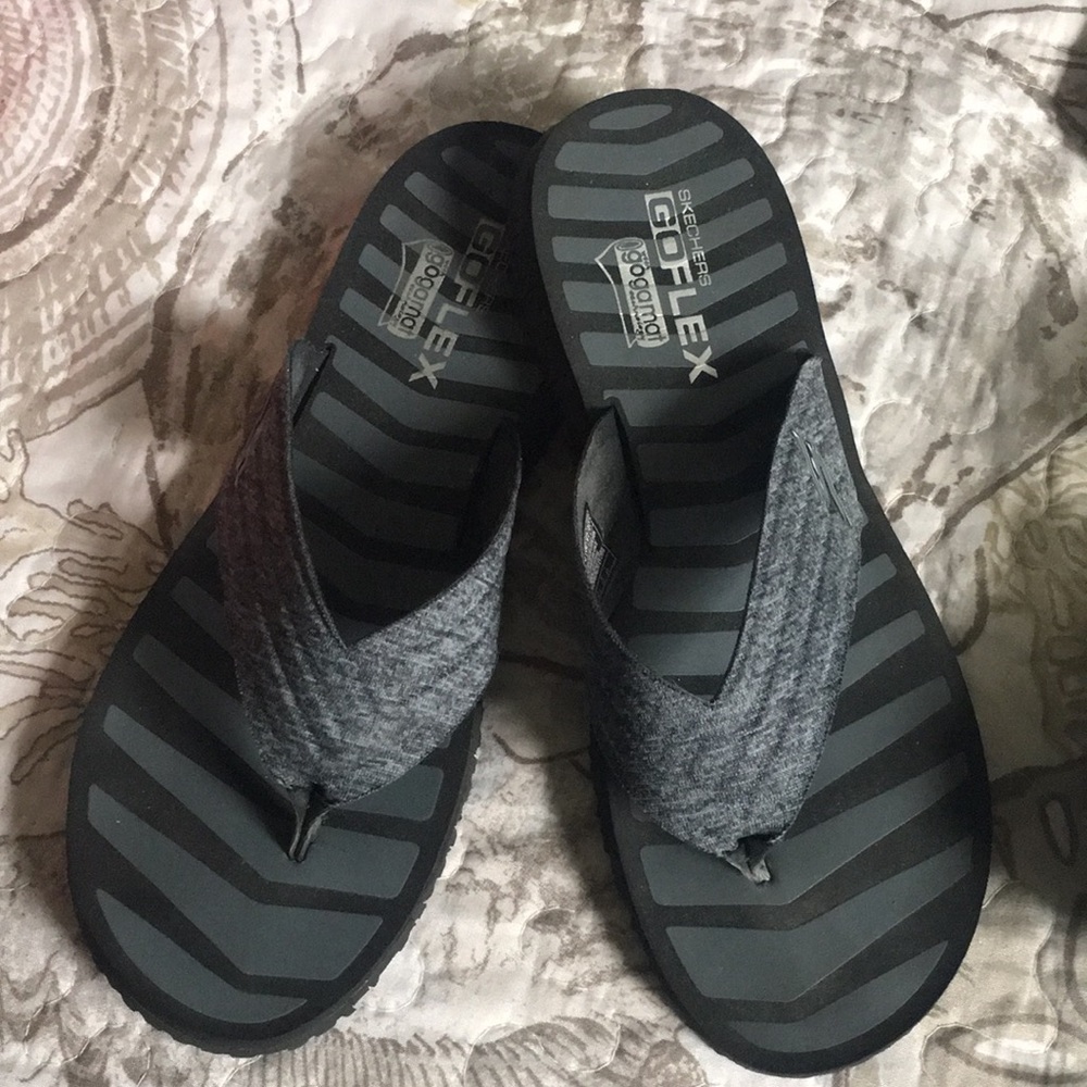 Sketchers go flex flip flops
